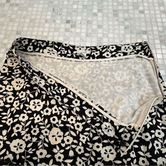 Odille Black White Floral A Line Skirt with Lace Detailing - Picture 6 of 10